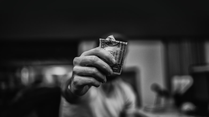 Acheter un bien plutôt que faire appel à une agence de construction immobilière. 